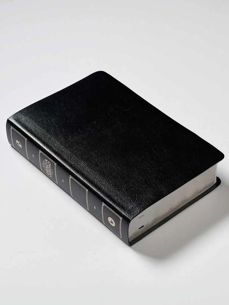 Biblia de estudio Gracia y Verdad en piel fabricada negra con interior a dos colores NBLA 9780829770032 Biblia de estudio Gracia y Verdad en piel fabricada negra con interior a dos colores NBLA - Imagen 2