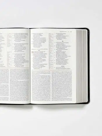 Biblia de estudio Gracia y Verdad en piel fabricada negra con interior a dos colores NBLA 9780829770032 Biblia de estudio Gracia y Verdad en piel fabricada negra con interior a dos colores NBLA - Imagen 4