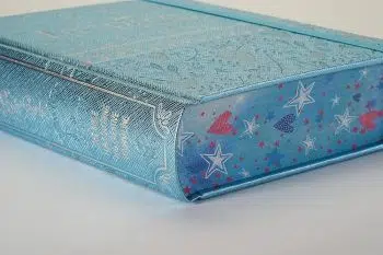 Inspire Bible for Girls Metallic Blue NLT 9781496426659 Inspire Bible for Girls Metallic Blue NLT - 9781496426659