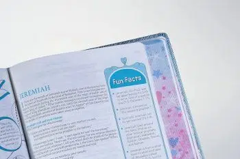 Inspire Bible for Girls Metallic Blue NLT 9781496426659 Inspire Bible for Girls Metallic Blue NLT - 9781496426659