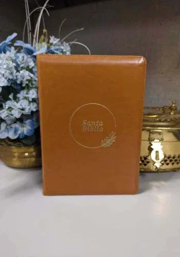 Biblia letra grande de referencia ultrafina con ziper cafe Reina Valera 1960 9781496445643 Biblia letra grande de referencia ultrafina con ziper cafe Reina Valera 1960 - 9781496445643