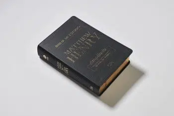 Biblia de estudio Matthew Henry cuero suave negro RVR 9788418204678 Biblia de estudio Matthew Henry cuero suave negro RVR - Imagen 3