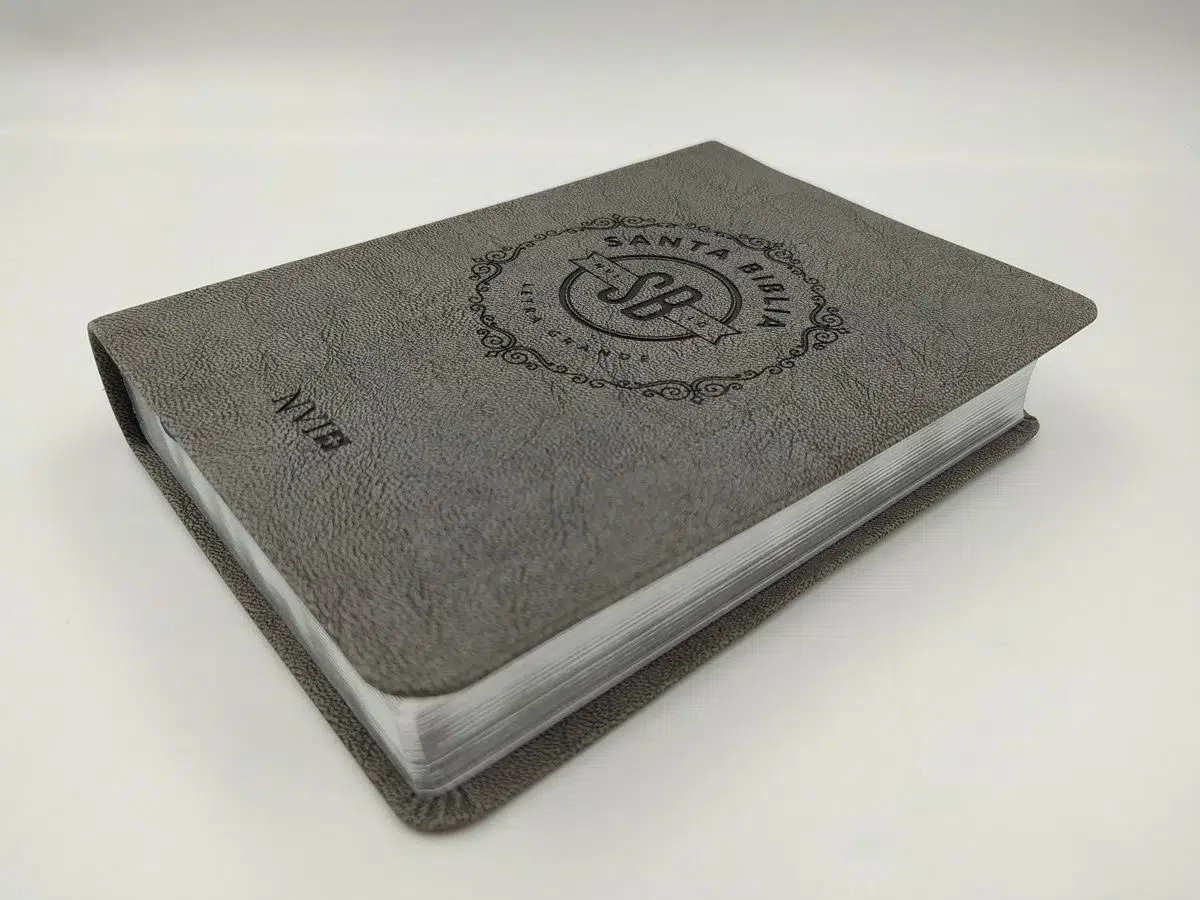 Biblia compacta letra grande gris NVI 9789870101420 Biblia compacta letra grande gris NVI - Imagen 3