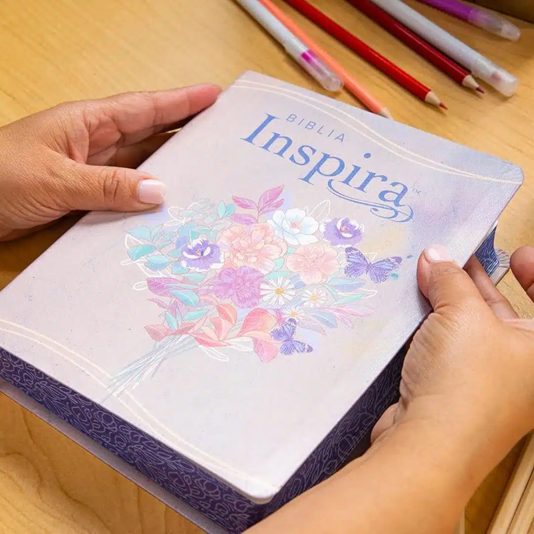 Biblia Inspira NTV, Sentipiel, Acuarela Rosa 9781496472144 Biblia Inspira NTV, Sentipiel, Acuarela Rosa - Imagen 2