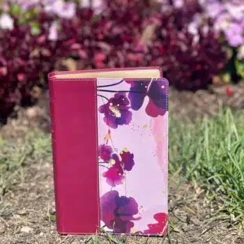 Biblia NTV, Edición Personal, Letra Grande, Sentipiel, Jardín Morado 9781496479334 Biblia NTV, Edición Personal, Letra Grande, Sentipiel, Jardín Morado - 9781496479334