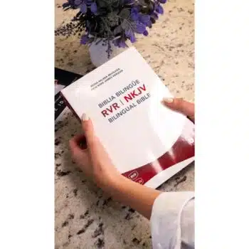 Biblia Bilingüe RVR - NKJV, Tapa Blanda, Blanco Vinotinto 9781418598068 Biblia Bilingüe RVR - NKJV, Tapa Blanda, Blanco Vinotinto - 9781418598068