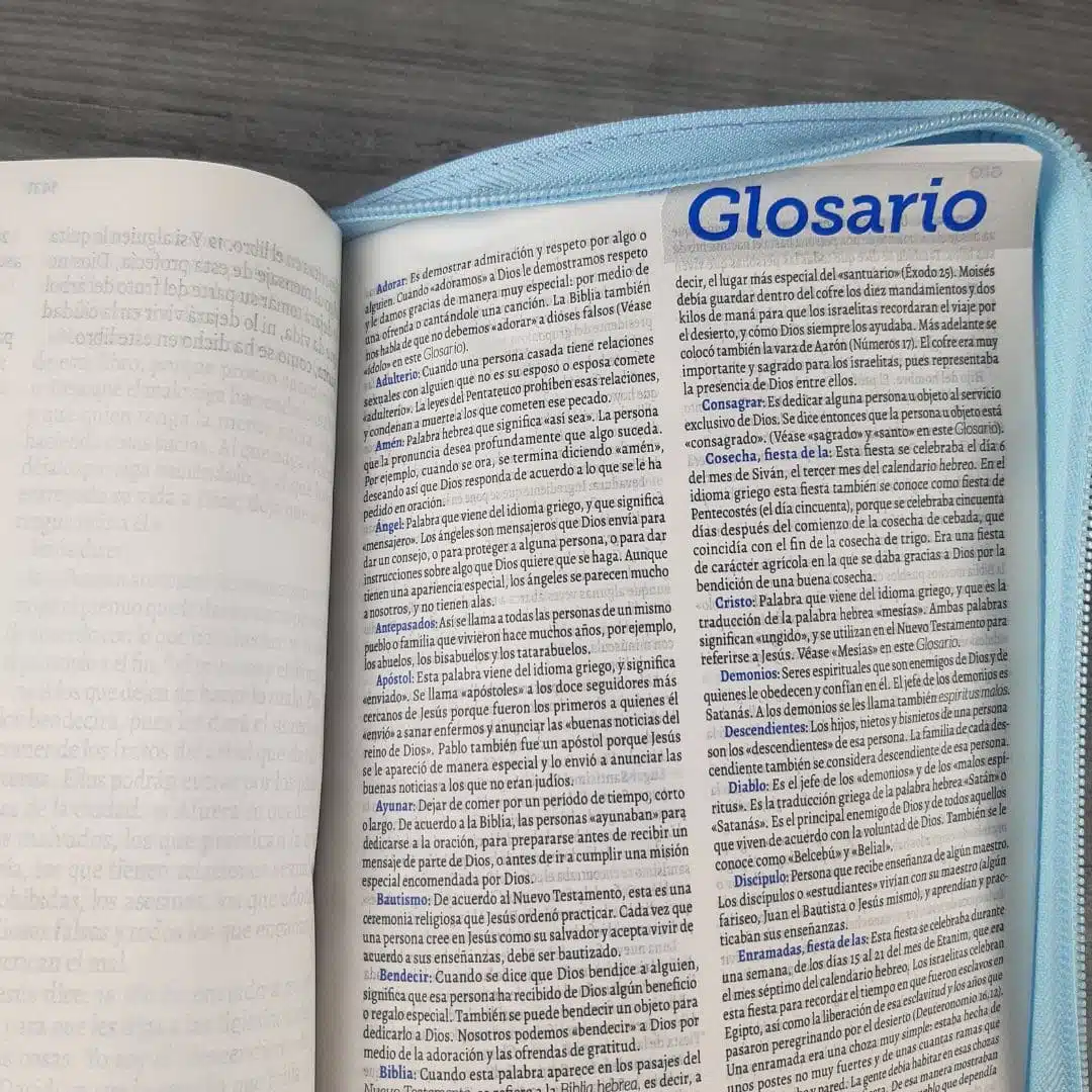 Biblia TLA, Tipo Agenda, Letra Grande, Símil Piel, Cierre, Bicolor Azul Morado 9789587459623 Biblia TLA, Tipo Agenda, Letra Grande, Símil Piel, Cierre, Bicolor Azul Morado - Imagen 5