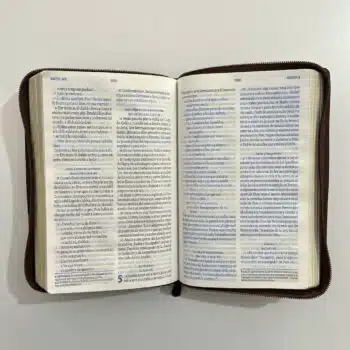 Biblia TLA, Tipo Agenda, Letra Grande, Símil Piel, Cierre, Café 9789587459630 Biblia TLA, Tipo Agenda, Letra Grande, Símil Piel, Cierre, Café - 9789587459630