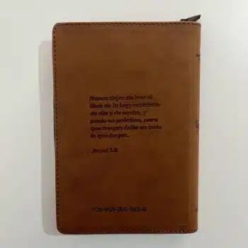 Biblia TLA, Tipo Agenda, Letra Grande, Símil Piel, Cierre, Café 9789587459630 Biblia TLA, Tipo Agenda, Letra Grande, Símil Piel, Cierre, Café - 9789587459630