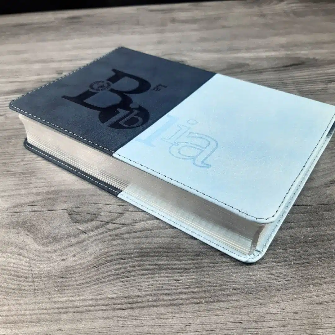 Biblia TLA, Tipo Agenda, Letra grande, Símil Piel, Bitono Azul 9789587459593 Biblia TLA, Tipo Agenda, Letra grande, Símil Piel, Bitono Azul - Imagen 6