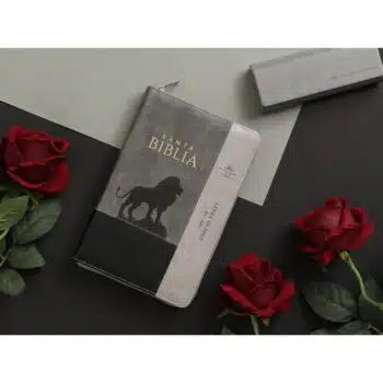 Biblia Reina Valera 1960, Tamaño Manual, Letra Grande, Símil Piel, Índice, Cierre, León Negro Gris 9798885168861 Biblia Reina Valera 1960, Tamaño Manual, Letra Grande, Símil Piel, Índice, Cierre, León Negro Gris - 9798885168861