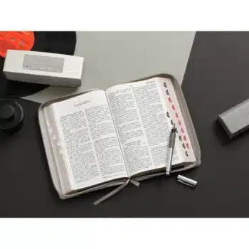 Biblia Reina Valera 1960, Tamaño Manual, Letra Grande, Símil Piel, Índice, Cierre, León Negro Gris 9798885168861 Biblia Reina Valera 1960, Tamaño Manual, Letra Grande, Símil Piel, Índice, Cierre, León Negro Gris - 9798885168861