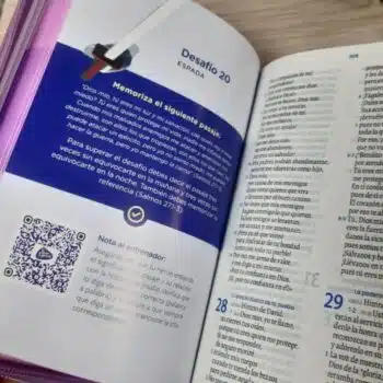 Biblia Sé Un Héroe para Niñas TLA, Tamaño Manual, Letra Grande, Acolchada, Cierre, Rosada 9789587458992 Biblia Sé Un Héroe para Niñas TLA, Tamaño Manual, Letra Grande, Acolchada, Cierre, Rosada - 9789587458992