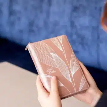 Biblia Edición Versificada NBLA, Tamaño Bolsillo, Piel, Oro Rosa 9780829774368 Biblia Edición Versificada NBLA, Tamaño Bolsillo, Piel, Oro Rosa - 9780829774368