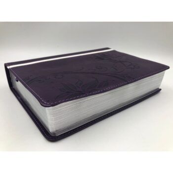 Alternative view of Biblia de la Mujer Conforme al Corazón de Dios, Reina Valera 1960, Símil Piel, Morado, Canto Plateado