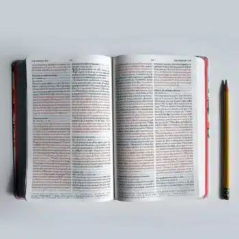 Biblia Reina Valera 1960, Tamaño Manual, Letra Grande, Tapa Dura, Blanco, Flores Rosadas 9781644737149 Biblia Reina Valera 1960, Tamaño Manual, Letra Grande, Tapa Dura, Blanco, Flores Rosadas - 9781644737149